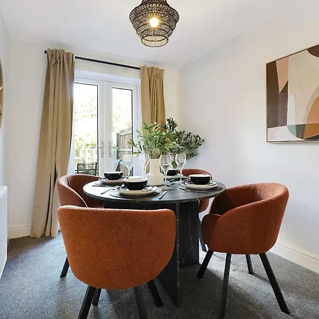 Modern 3br Brompton Court Wi-fi By With Us Дом отдыха