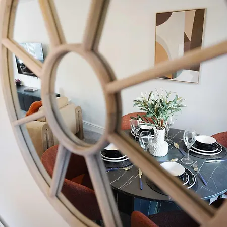 Modern 3br Brompton Court Wi-fi By With Us Easby