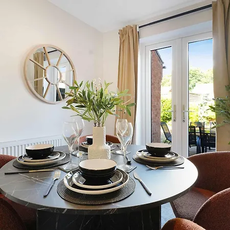 Modern 3br Brompton Court Wi-fi By With Us *