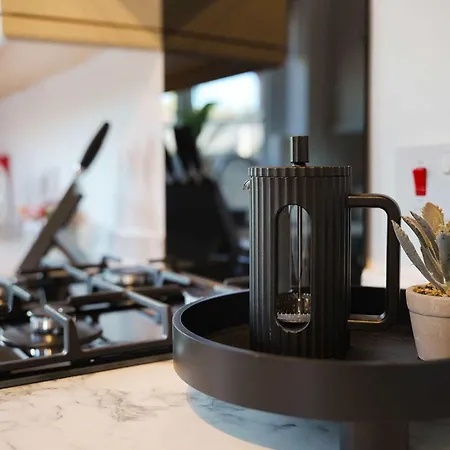 Modern 3br Brompton Court Wi-fi By With Us Дом отдыха *
