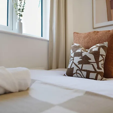 Дом отдыха Modern 3br Brompton Court Wi-fi By With Us