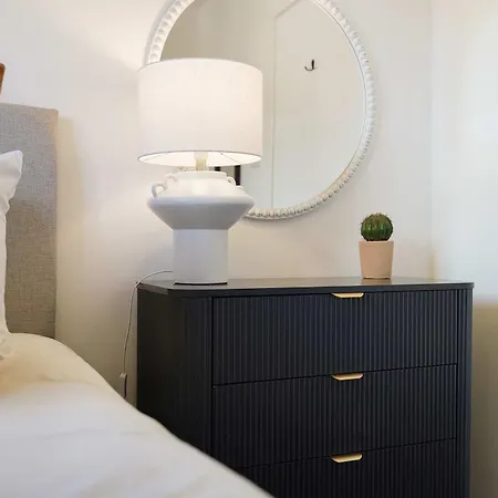 Modern 3br Brompton Court Wi-fi By With Us Дом отдыха