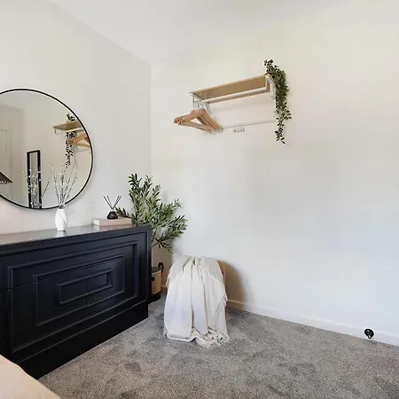 Дом отдыха Modern 3br Brompton Court Wi-fi By With Us *