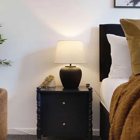 Modern 3br Brompton Court Wi-fi By With Us