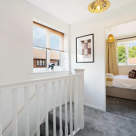 Дом отдыха Modern 3br Brompton Court Wi-fi By With Us *